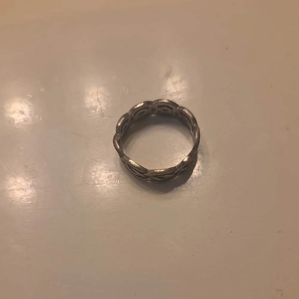 Elegant Silver Women's Ring - Picture 2 of 4